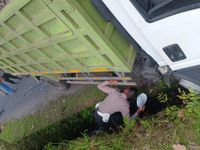Remaja Perempuan Tewas Usai Gagal Menyalip, Terlindas Dump Truk Terlindas