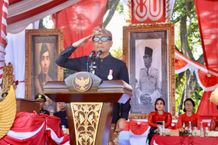 Wawali Arya Wibawa Pimpin Upacara Penurunan Sang Saka Merah Putih Wawali