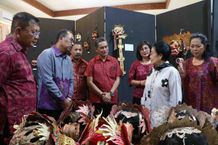 Megawati Soekarnoputri Kunjungi Stan UMKM dan Pameran Buleleng Festival 2025 Megawati Soekarnoputri Kunjungi Stan UMKM dan Pameran Buleleng Festival 2025