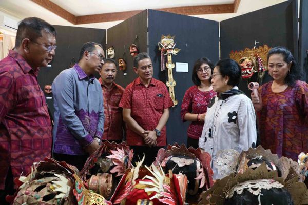Megawati Soekarnoputri Kunjungi Stan UMKM dan Pameran Buleleng Festival 2025