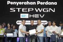 Honda Serahkan Unit Perdana Honda STEP WGN e:HEV kepada Konsumen di Indonesia Honda STEP WGN e:HEV