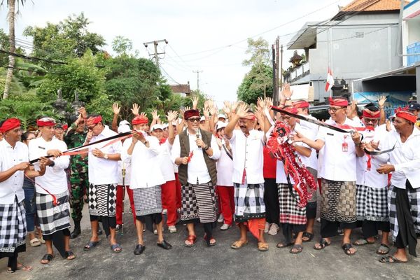 Resmikan Jalan
