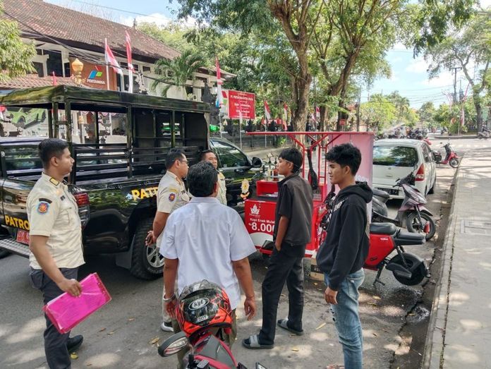 Tertibkan Pedagang Kaki Lima