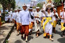 Wali Kota Jaya Negara Ikuti Upacara Panileman Baligia di Griya Gede Delod Pasar Intaran Karya Panileman Baligia Punggel