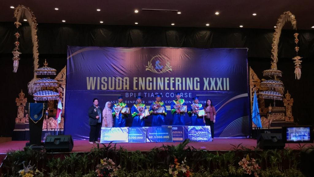 Penyerahan beasiswa pendidikan