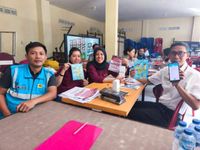 PLN Sapa Pedagang hingga Warga Banjar, Rayakan HUT RI dengan Promo Tambah Daya Energi Kemerdekaan PLN Sapa Pelanggan