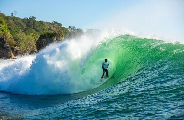 Remaja Lokal Raih Kemenangan Spektakuler di Rip Curl Cup Padang Padang 2025
