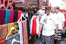 Resmi Tutup Tanah Lot Art & Food Festival #6 Tahun 2025, Bupati Sanjaya: Simbol Pelestarian Budaya dan Ekonomi Kreatif Tanah Lot Art & Food Festival #6 Tahun 2025