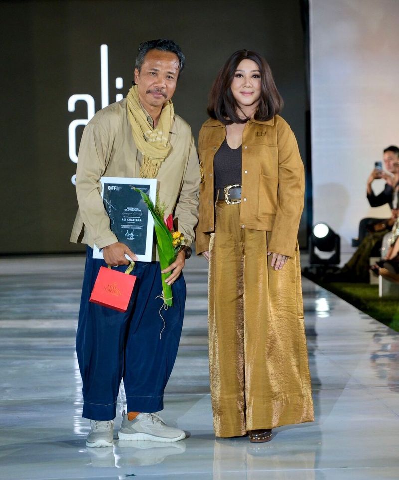 Fashion show BIFF Vol. 2 – 2025 menampilkan karya desainer lokal dan internasional dalam dua sesi yang merayakan keberagaman dan kreativitas.