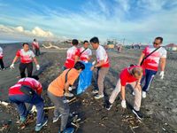 PLN UP2D Bali Gelar Aksi Bersih Pantai Lembeng, Wujud Nyata Komitmen ESG dan Layanan Berkelanjutan bersih pantai