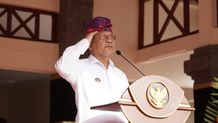 Momentum HUT ke-80 RI, Bupati Sutjidra Dorong Kesejahteraan Rakyat dan Pembinaan Pemuda Bupati Sutjidra