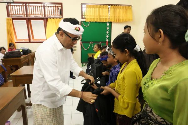 paket bantuan perlengkapan sekolah