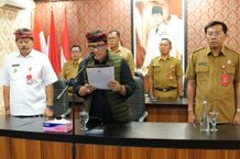 Dorong Reformasi Birokrasi, Bupati Sanjaya Kukuhkan 56 Pejabat Pemkab Tabanan Bupati Sanjaya