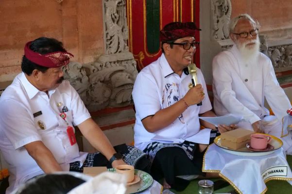 Upacara Dewa Yadnya lan Rsi Yadnya