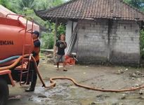 BPBD Karangasem Salurkan Air Bersih untuk Warga Tengading BPBD Karangasem Salurkan Air Bersih untuk Warga Tengading
