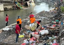 Astra Motor Bali Gelar Aksi Bersih Sungai dan Salurkan Bantuan Pasca Banjir Astra Motor Bali Gelar Aksi Bersih Sungai dan Salurkan Bantuan Pasca Banjir