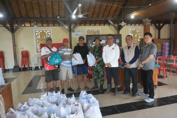 Bagikan Bantuan