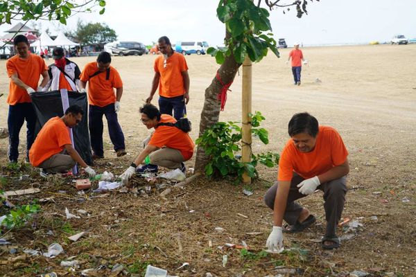 BaliPortalNews_ Bersih Pantai Bersih Pantai