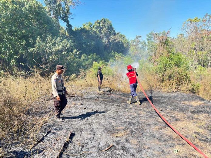 Kebakaran Landa Lahan Kuburan di Banjar Panek, Warga Sempat Panik