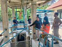 Dirut Perumda Air Minum Denpasar Dorong Percepatan Perbaikan Kisdam Petanu Direktur Utama Perumda Air Minum Tirta Sewakadarma Kota Denpasar, I Putu Yasa saat turun langsung memastikan proses pengerjaan Kisdam di SPAM Petanu terus dikebut pada Senin (29/9/2025). Sumber Foto : Istimewa