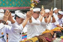 Wawali Arya Wibawa Hadiri Pujawali di Pura Mutering Jagat Dalem Sidakarya Pura Mutering Jagat Dalem Sidakarya, Desa Adat Sidakarya