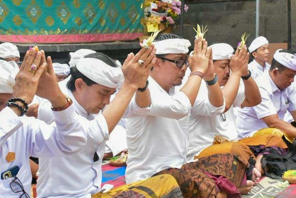 Pura Mutering Jagat Dalem Sidakarya, Desa Adat Sidakarya