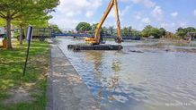 Evaluasi Pascabanjir Bersama Desa Pemogan, BWS Bali-Penida Lakukan Pengerukan Waduk Muara Waduk Muara