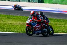 Pebalap Astra Honda Melesat Kencang Tembus 5 Besar di JuniorGP San Marino Pebalap Astra Honda Melesat Kencang Tembus 5 Besar di JuniorGP San Marino