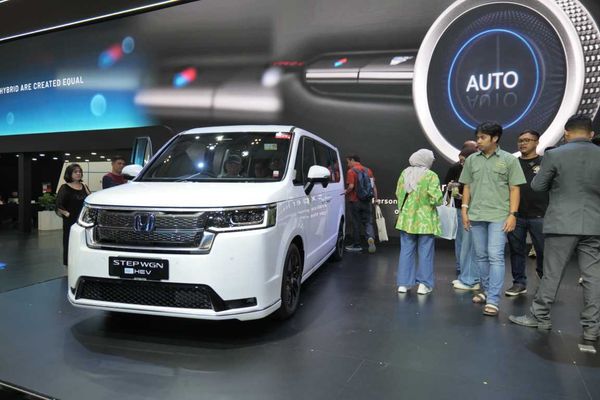 Honda STEP WGN e:HEV Raih Penghargaan Sebagai Best Functionality Car Dari Carvaganza Editors’ Choice Awards