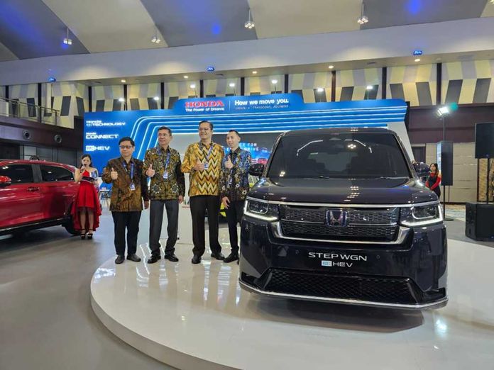 Honda STEP WGN eHEV Debut di Semarang _bpn Honda STEP WGN eHEV Debut di Semarang