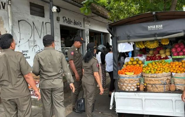 Tertibkan PKL