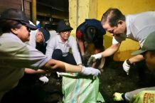 Wali Kota Denpasar dan Menteri LH RI Turun Langsung Bersihkan Sisa Banjir di Pasar Badung dan Kumbasari Bersihkan Sisa Banjir