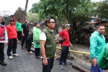 Wawali Arya Wibawa Ajak Warga Bersatu Pulihkan Lingkungan Pasca Banjir aksi gotong-royong