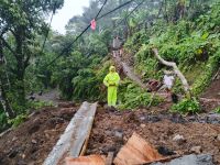 Longsor Timpa Jalan Kalanganyar–Kutabali, Warga Sibetan Diimbau Lewat Jalur Alternatif Longsor