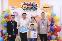 Wakil Indonesia Raih Penghargaan di Jepang, Toyota Buka Pendaftaran Dream Car Art Contest ke-19 Perwakilan Indonesia, Kalino Hakham Hansen (tengah), sukses mengharumkan nama bangsa dengan meraih gelar The Best Finalist kategori 1 (di bawah 8 tahun) pada ajang Toyota Dream Car Art Contest ke-18 di Jepang, sekaligus Toyota resmi membuka pendaftaran TDCAC ke-19 bagi seluruh anak Indonesia