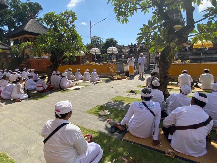 Harmoniskan Alam Pasca Bencana, PHDI Kota Denpasar Gelar Persembahyangan Bersama di Pura Agung Jagatnatha