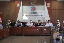 DPRD Buleleng Sosialisasikan Ranperda Tentang Widyalaya dan Pasraman Rapat