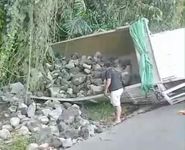 Sehari Terjadi Dua Kecelakaan di Jalur Tangkup Sehari Terjadi Dua Kecelakaan di Jalur Tangkup