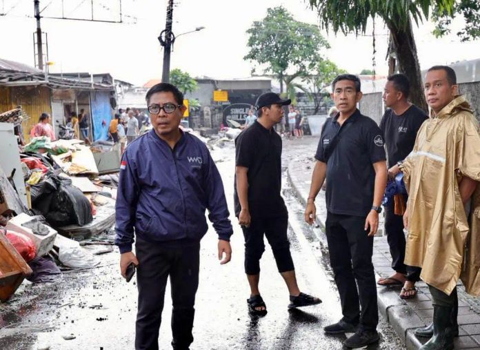 Wawali Arya Wibawa Koordinir Penanganan Sampah Pasca Banjir di Jalan Bukit Tunggal Pemecutan