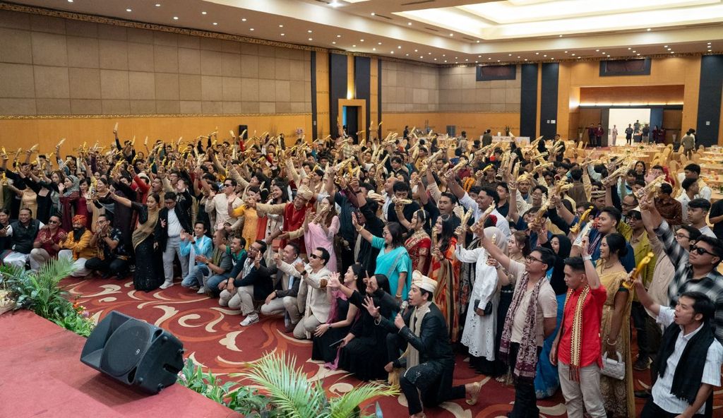 INSTIKI menggelar Farewell Dinner bertema "Shine Bright Like a Diamond" sebagai momen perpisahan meriah bagi 301 calon wisudawan Sarjana Komputer yang siap menapaki perjalanan baru.