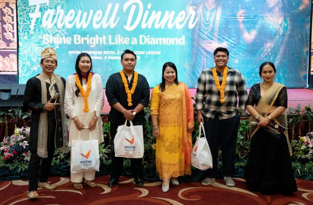 INSTIKI menggelar Farewell Dinner bertema "Shine Bright Like a Diamond" sebagai momen perpisahan meriah bagi 301 calon wisudawan Sarjana Komputer yang siap menapaki perjalanan baru.