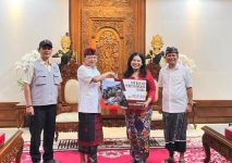 OJK dan FKLJK Bali Serahkan Bantuan Sosial untuk Korban Banjir OJK dan FKLJK Bali Serahkan Bantuan Sosial untuk Korban Banjir