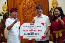 Gubernur Koster Ucapkan Terima Kasih Atas Bantuan Senilai Rp700 Juta dari OJK, BPD Bali, dan FKLJK Salurkan Bantuan