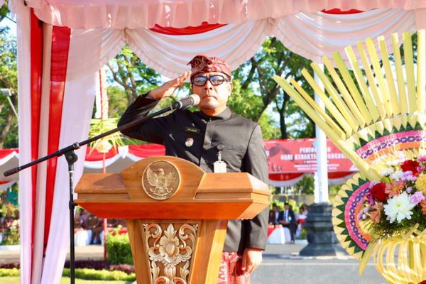 BaliPortalNews_ Apel Wakil Wali kota Denpasar, I Kadek Agus Arya Wibawa saat memimpin apel Peringatan Hari Kesaktian Pancasila di Kota Denpasar yang digelar di Lapangan Lumintang, Denpasar, Senin (1/10/2025). Sumber Foto : Istimewa