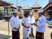 Sekda Alit Wiradana Hadiri Pemelaspasan Bale Kulkul Pura Baris Cina Renon Bale