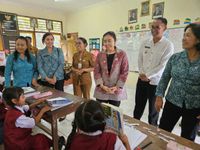 Mas Parwata Gencarkan Gerakan Lawan Buta Huruf, Hadirkan Mobil Perpustakaan Keliling di Karangasem Mas Parwata Gencarkan Gerakan Lawan Buta Huruf, Hadirkan Mobil Perpustakaan Keliling di Karangasem