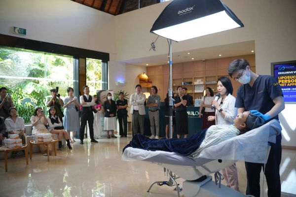 Sesi pelatihan estetika praktik langsung yang digelar di Nulook Clinic, Bali, pada Jumat (17/10/2025)
