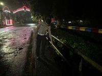 Pemotor Berboncengan Tiga, Satu Tewas dan Dua Luka-luka Pemotor Berboncengan Tiga, Satu Tewas dan Dua Luka-luka