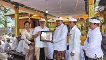 Pemkab Bangli Lestarikan Tradisi Leluhur Lewat Bakti Penganyar di Pura Pucak Penulisan Pemkab Bangli Lestarikan Tradisi Leluhur Lewat Bakti Penganyar di Pura Pucak Penulisan