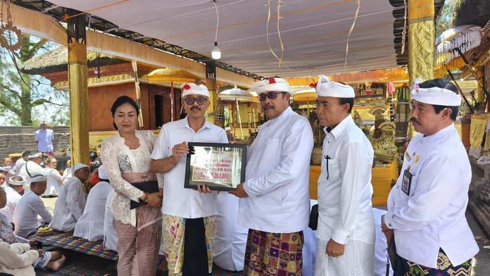 Pemkab Bangli Lestarikan Tradisi Leluhur Lewat Bakti Penganyar di Pura Pucak Penulisan